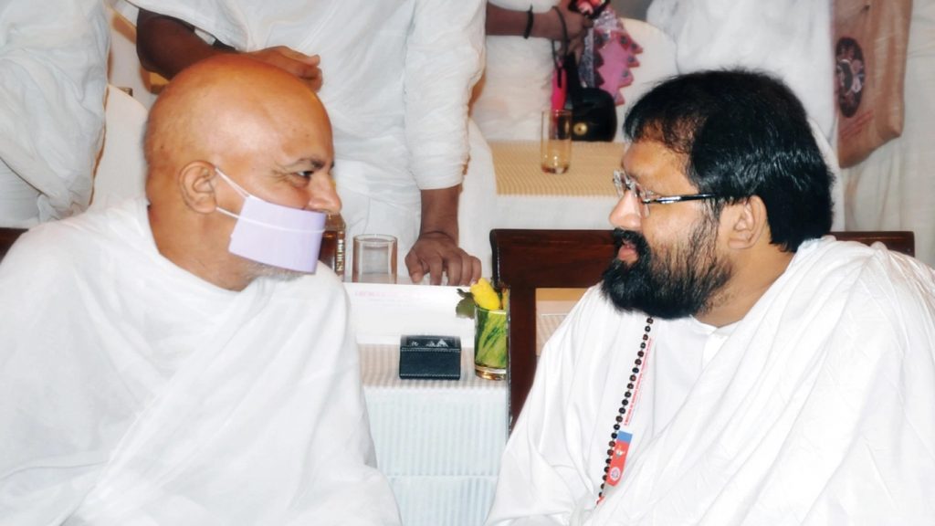 Pujya Gurudevshri Rakeshji with Acharyashri Mahashramanji