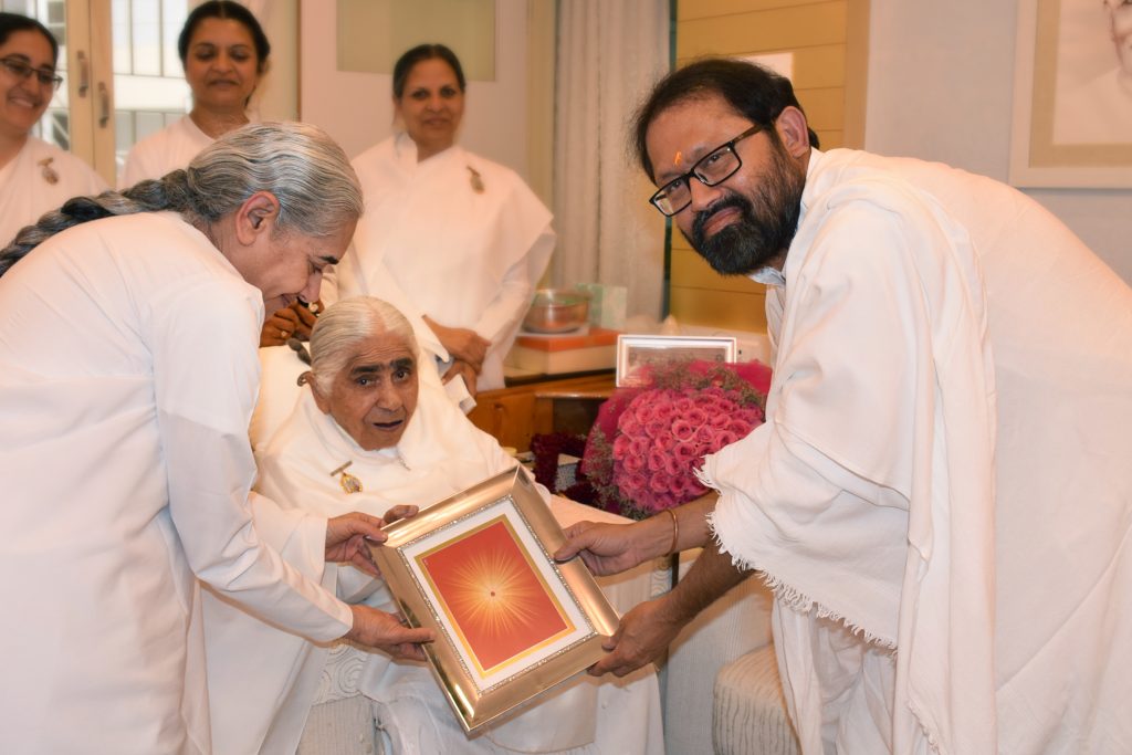 Pujya Gurudevshri Rakeshji with Brahma Kumari Dadi Janki