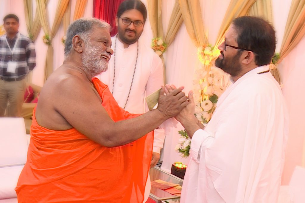 Pujya Gurudevshri Rakeshbhai with Swami Tadrupanand Saraswatiji